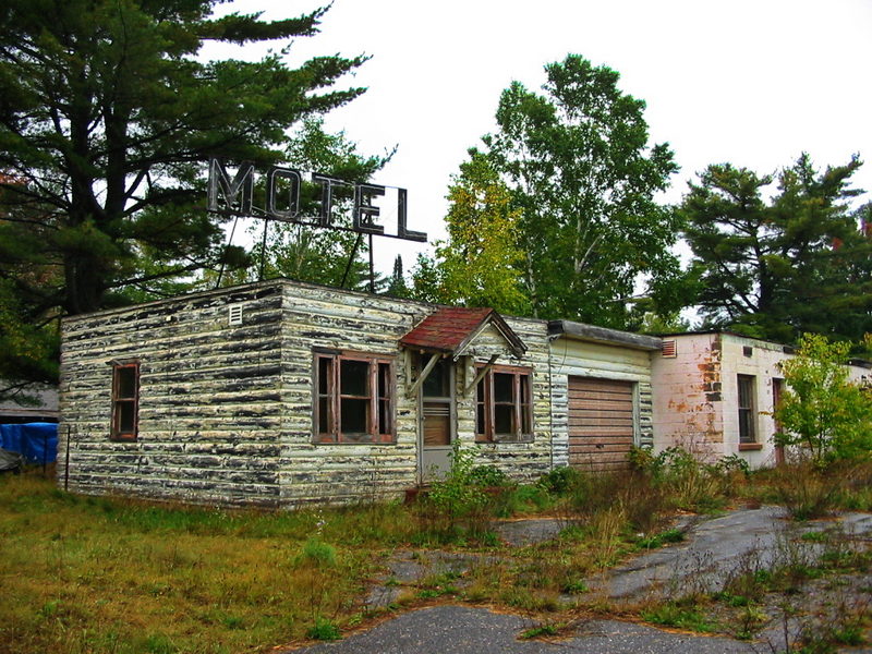 Undetermined Ishpeming Motel - Sept 2003 Photo (newer photo)